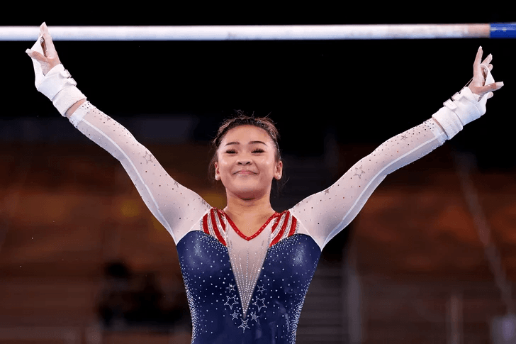 Suni Lee sticks a landing at the Olympics