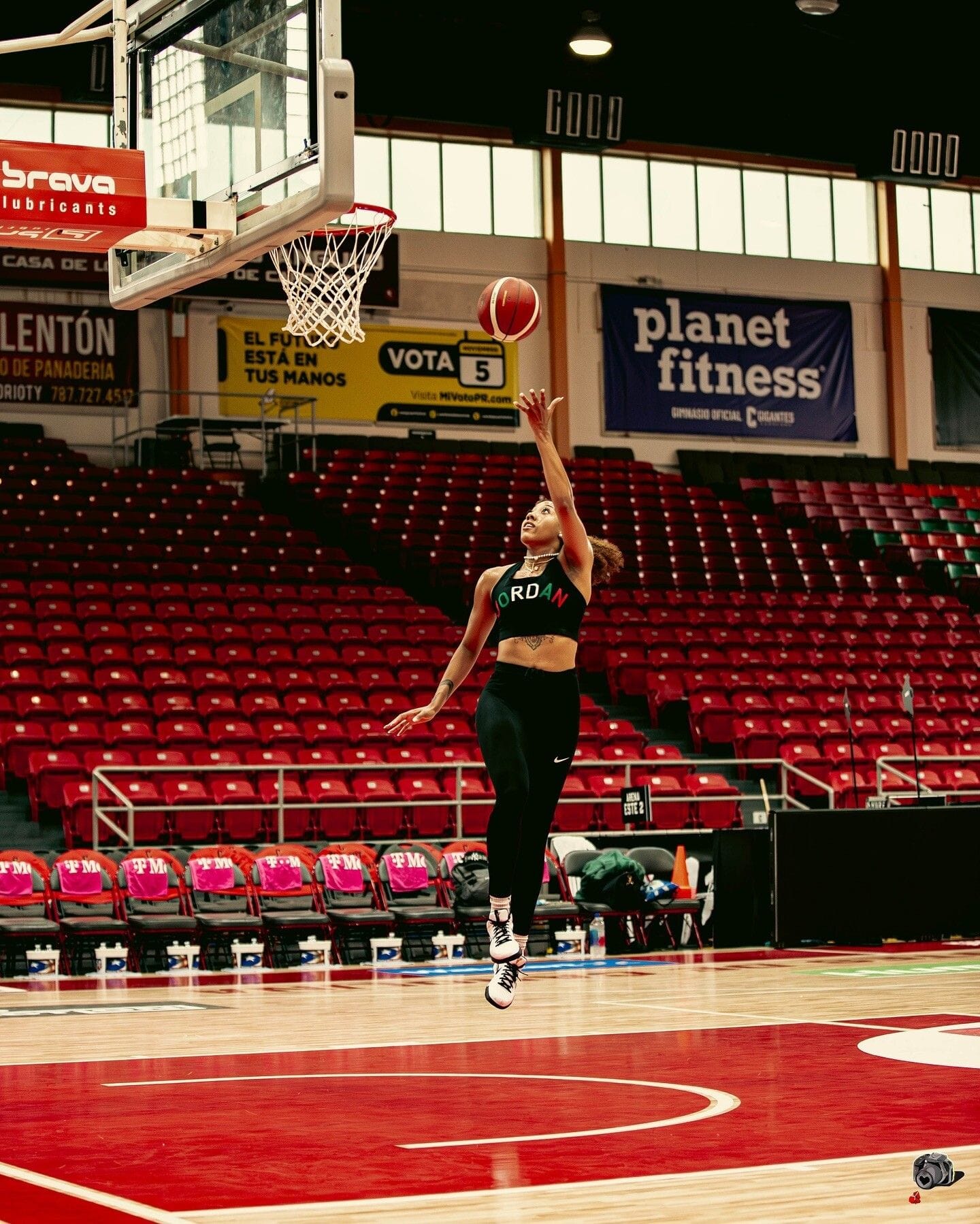 Arella Guirantes making a jumpshot on the court