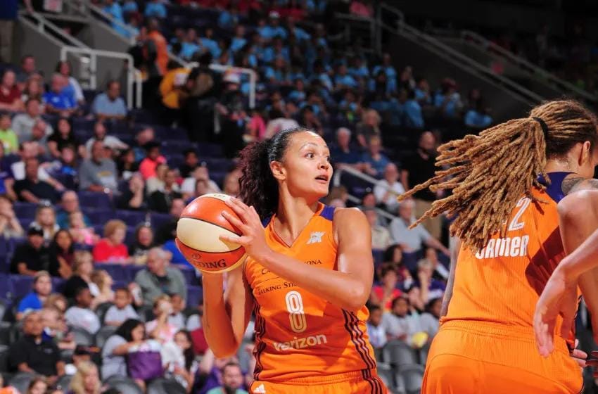 Mistie playing at Phoenix Mercury game